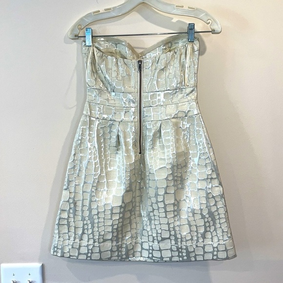 🔥American Eagle Elegant Cream Strapless Dress🔥 - Picture 2 of 8